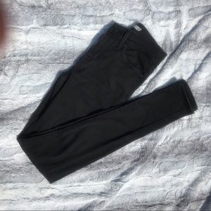 Black slimming super skinny Levi’s jeans